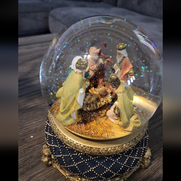 Fontanini Nativity Musical Glitterdome Snowglobe Three Kings - Picture 6 of 6